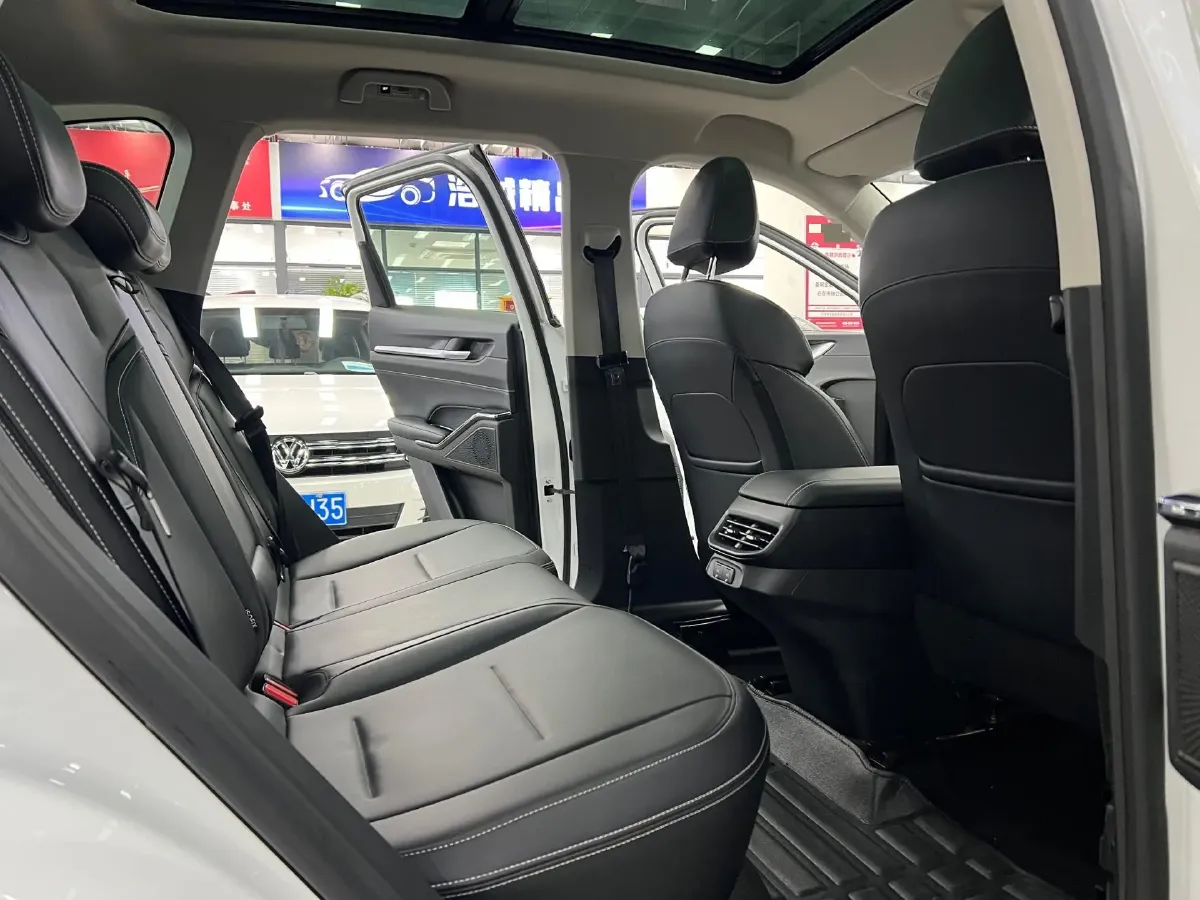 2021 Haval H6 1.5T 169HP L4 7DCT,autocango,china used car exporter,china ev exporter,chinese used car exporter,chinese used ev exporter