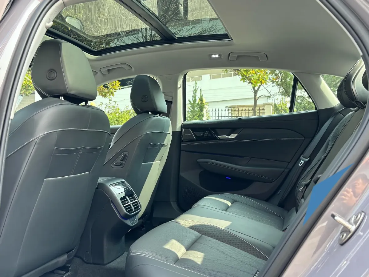 2025 Volkswagen Passat 2.0T 220HP L4 7DCT,autocango,china used car exporter,china ev exporter,chinese used car exporter,chinese used ev exporter