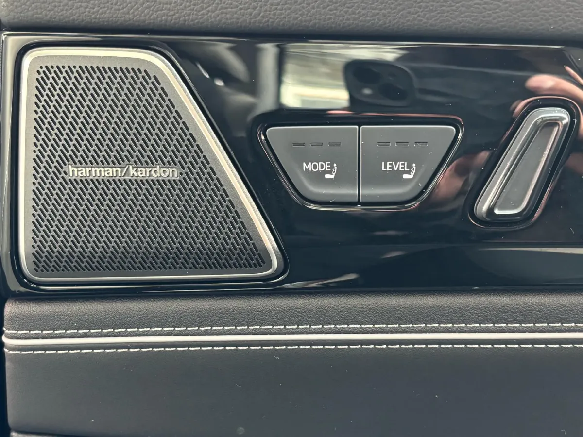 2025 Volkswagen Passat 2.0T 220HP L4 7DCT,autocango,china used car exporter,china ev exporter,chinese used car exporter,chinese used ev exporter