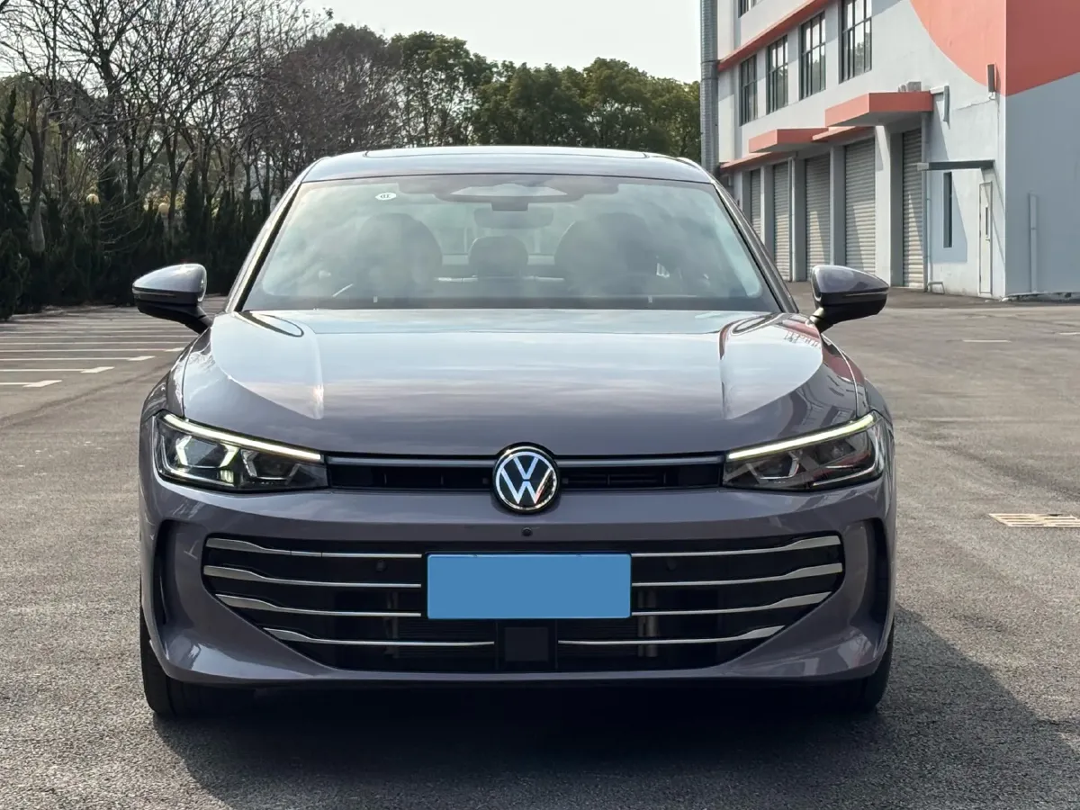 2025 Volkswagen Passat 2.0T 220HP L4 7DCT,autocango,china used car exporter,china ev exporter,chinese used car exporter,chinese used ev exporter