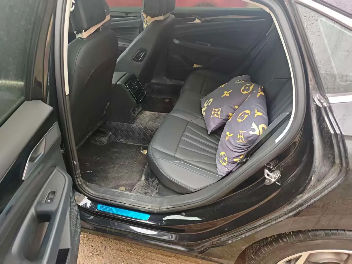 2025 Volkswagen Passat 2.0T 220HP L4 7DCT,autocango,china used car exporter,china ev exporter,chinese used car exporter,chinese used ev exporter