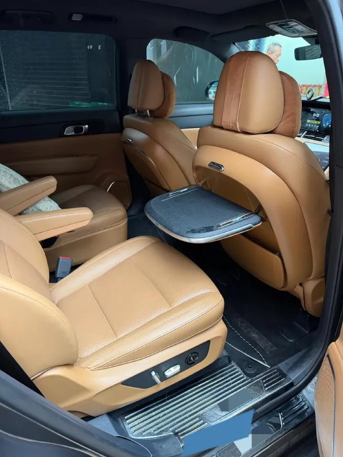 2021 Li ONE Range Extended 131HP REEV 40.5KWH,autocango,china used car exporter,china ev exporter,chinese used car exporter,chinese used ev exporter