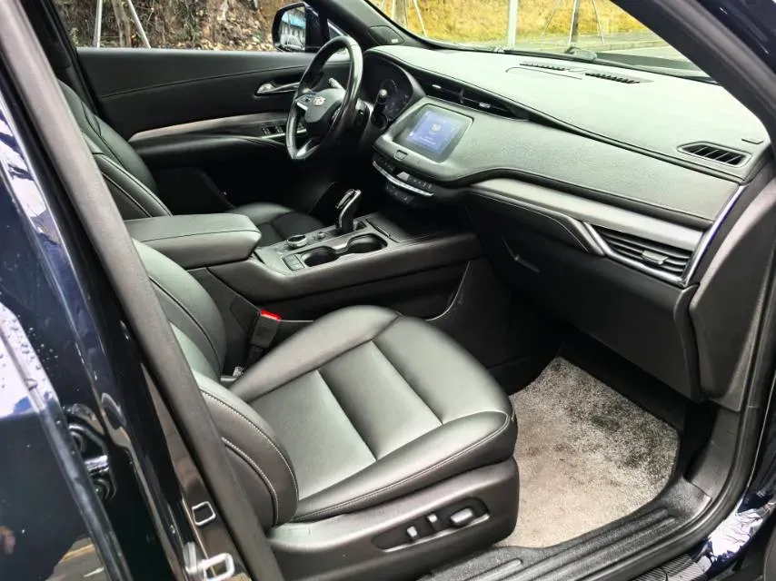 2021 Cadillac XT4 2.0T 237HP L4 9AT,autocango,china used car exporter,china ev exporter,chinese used car exporter,chinese used ev exporter