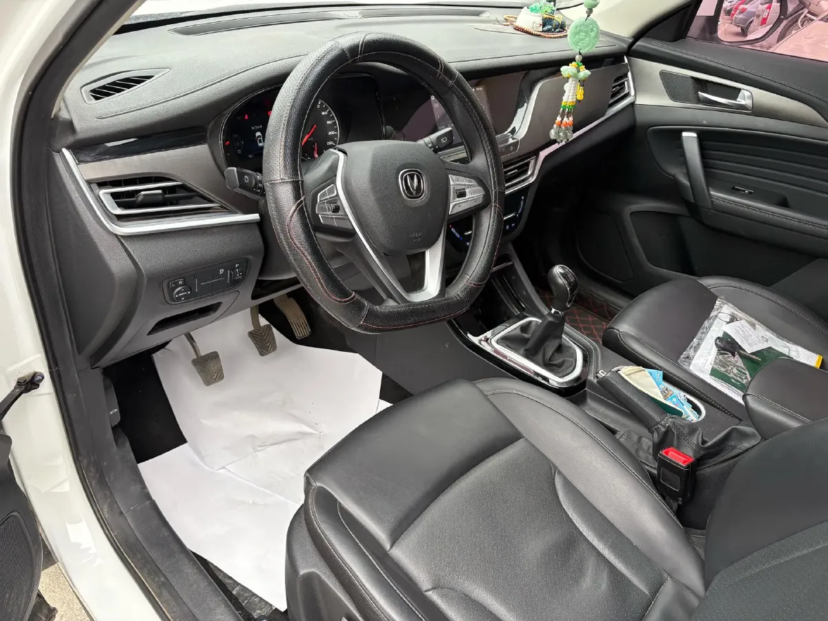 2021 ChangAn CS35 Plus 1.6L 128HP L4 5MT,autocango,china used car exporter,china ev exporter,chinese used car exporter,chinese used ev exporter