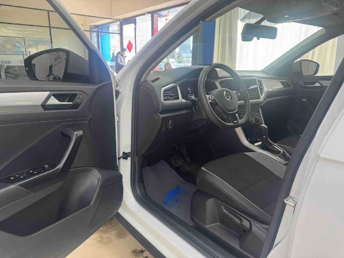2021 Volkswagen T-Roc 1.4T 150HP L4 7DCT,autocango,china used car exporter,china ev exporter,chinese used car exporter,chinese used ev exporter