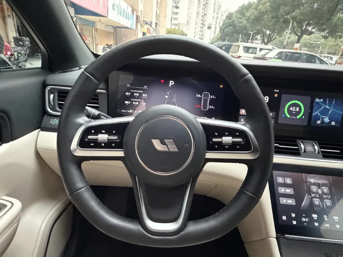 2021 Li ONE Range Extended 131HP REEV 40.5KWH,autocango,china used car exporter,china ev exporter,chinese used car exporter,chinese used ev exporter