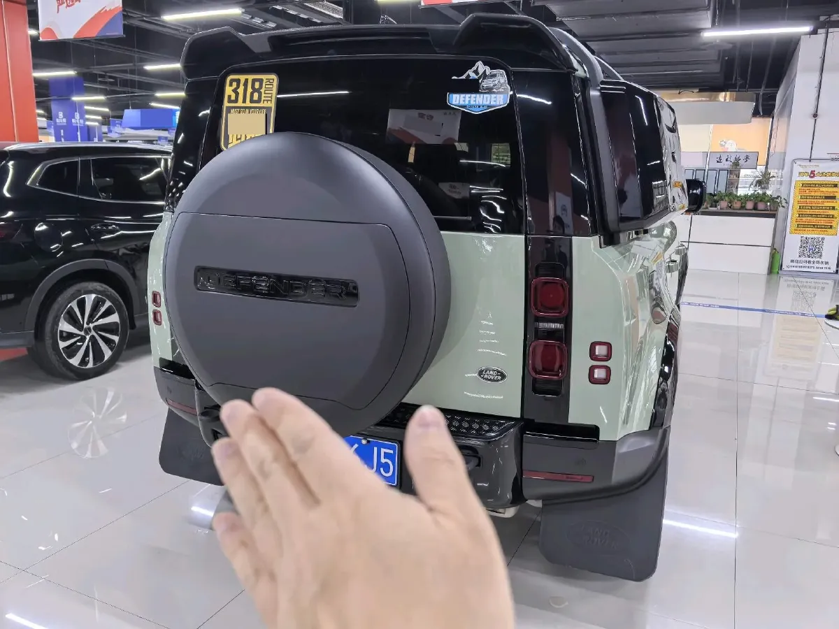 2023 Land Rover Defender 3.0T 400HP L6 8AT,autocango,china used car exporter,china ev exporter,chinese used car exporter,chinese used ev exporter