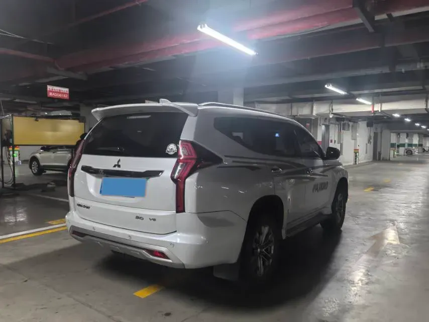 2020 Mitsubishi Pajero 3.0L 209HP V6 8AT,autocango,china used car exporter,china ev exporter,chinese used car exporter,chinese used ev exporter