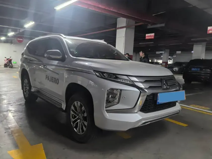 2020 Mitsubishi Pajero 3.0L 209HP V6 8AT,autocango,china used car exporter,china ev exporter,chinese used car exporter,chinese used ev exporter