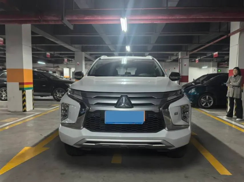 2020 Mitsubishi Pajero 3.0L 209HP V6 8AT,autocango,china used car exporter,china ev exporter,chinese used car exporter,chinese used ev exporter