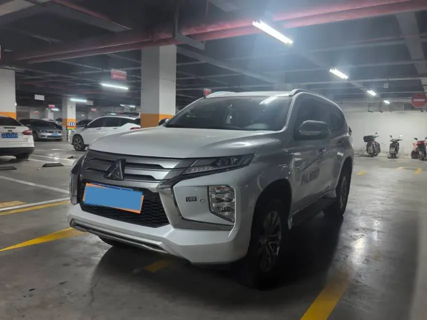 2020 Mitsubishi Pajero 3.0L 209HP V6 8AT,autocango,china used car exporter,china ev exporter,chinese used car exporter,chinese used ev exporter