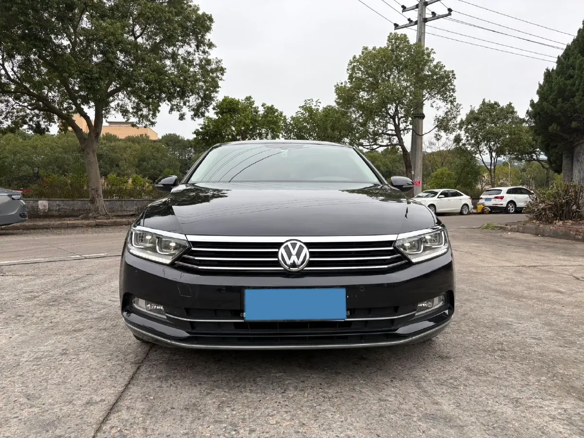 2018 Volkswagen Magotan 1.8T 180HP L4 7DCT,autocango,china used car exporter,china ev exporter,chinese used car exporter,chinese used ev exporter