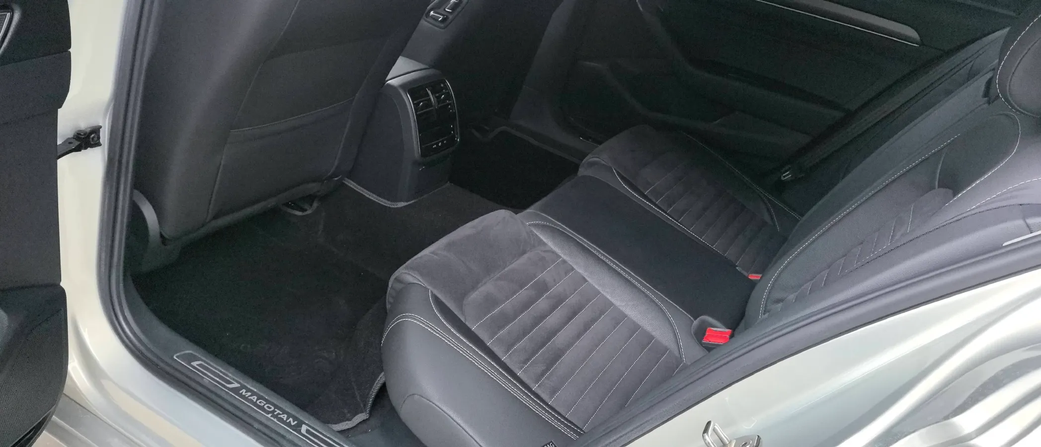 2019 Volkswagen Magotan 2.0T 186HP L4 7DCT,autocango,china used car exporter,china ev exporter,chinese used car exporter,chinese used ev exporter