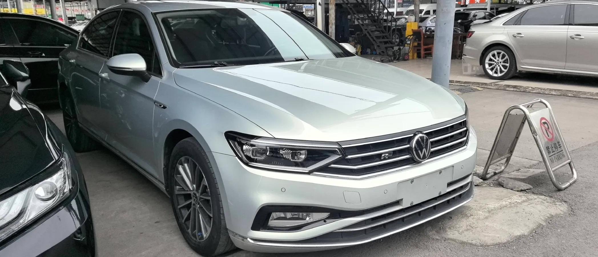 2019 Volkswagen Magotan 2.0T 186HP L4 7DCT,autocango,china used car exporter,china ev exporter,chinese used car exporter,chinese used ev exporter