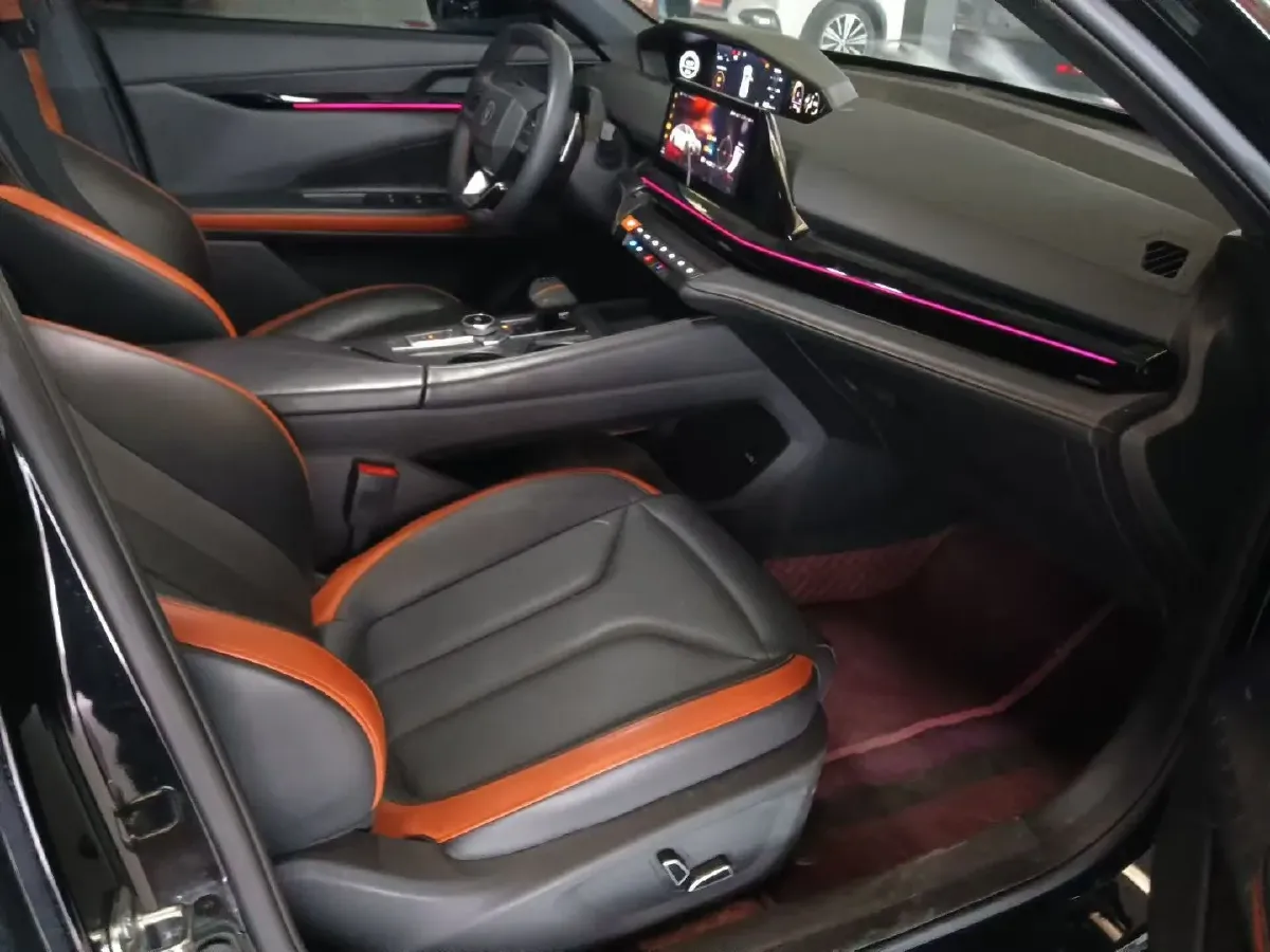 2023 ChangAn UNI-V 1.5T 188HP L4 7DCT,autocango,china used car exporter,china ev exporter,chinese used car exporter,chinese used ev exporter