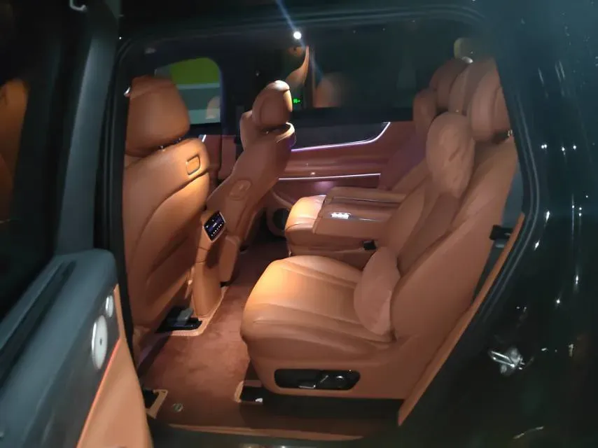 2024 AITO AITO M9 1.5T 152HP L4 REEV 42KWH,autocango,china used car exporter,china ev exporter,chinese used car exporter,chinese used ev exporter