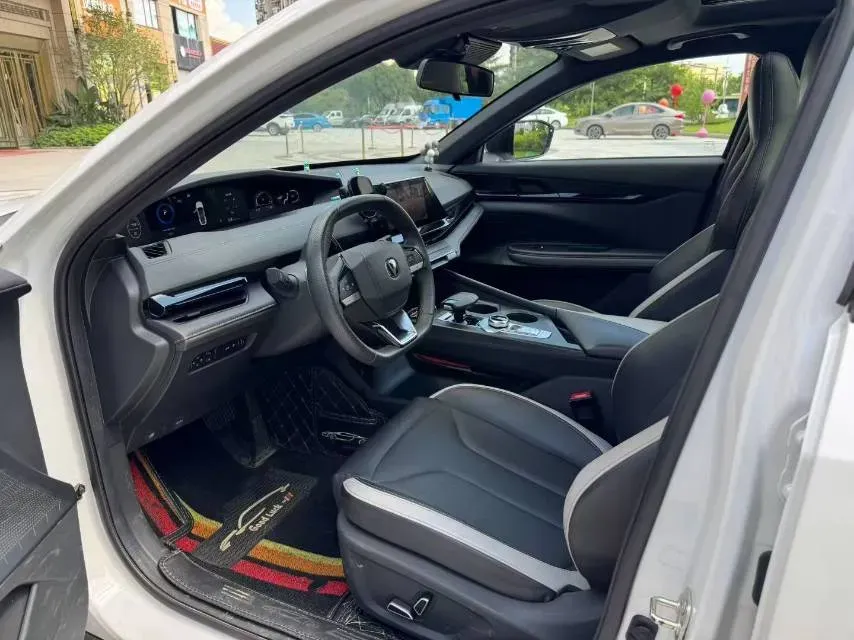 2024 ChangAn UNI-V 1.5T 188HP L4 7DCT,autocango,china used car exporter,china ev exporter,chinese used car exporter,chinese used ev exporter