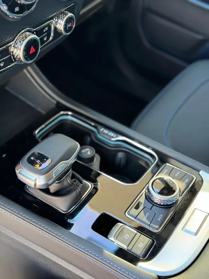 2024 Beijing BJ40 2.0T 224HP L4 8AT,autocango,china used car exporter,china ev exporter,chinese used car exporter,chinese used ev exporter