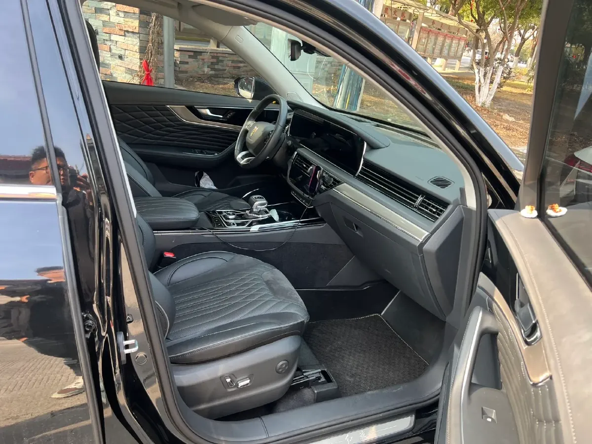 2022 HongQi HS5 2.0T 224HP L4 6AT,autocango,china used car exporter,china ev exporter,chinese used car exporter,chinese used ev exporter