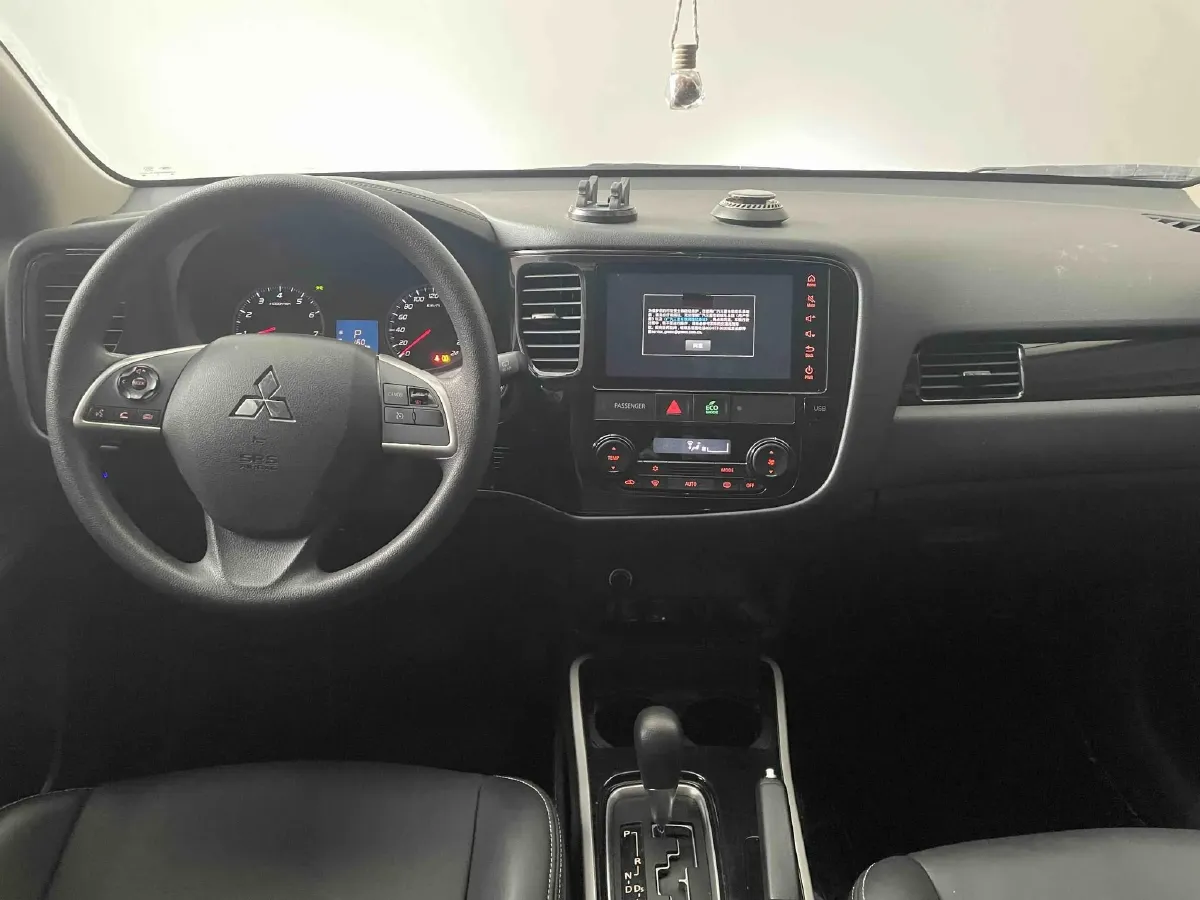 2021 Mitsubishi Outlander 2.0L 166HP L4 CVT,autocango,china used car exporter,china ev exporter,chinese used car exporter,chinese used ev exporter