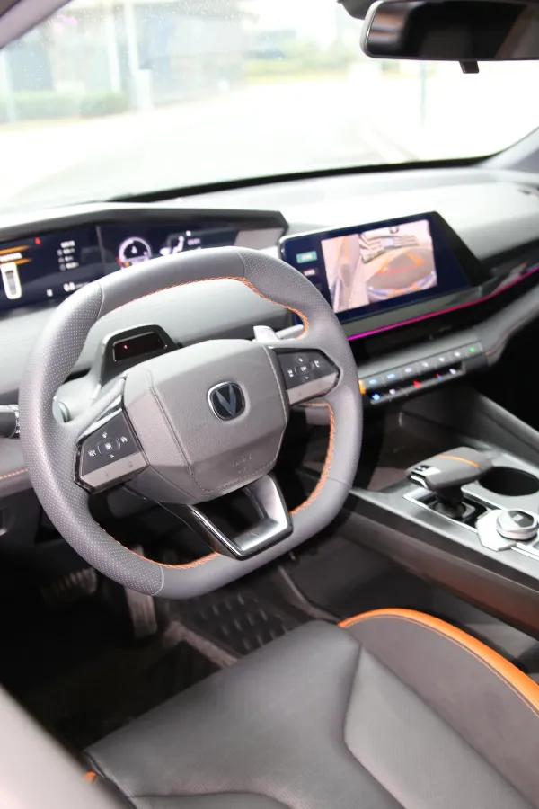 2023 ChangAn UNI-V 2.0T 233HP L4 8AT,autocango,china used car exporter,china ev exporter,chinese used car exporter,chinese used ev exporter