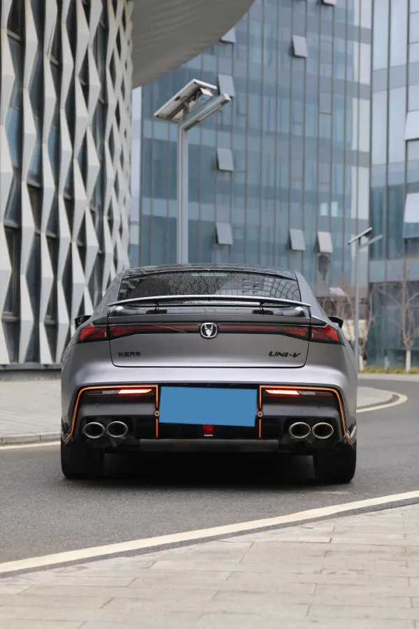 2023 ChangAn UNI-V 2.0T 233HP L4 8AT,autocango,china used car exporter,china ev exporter,chinese used car exporter,chinese used ev exporter