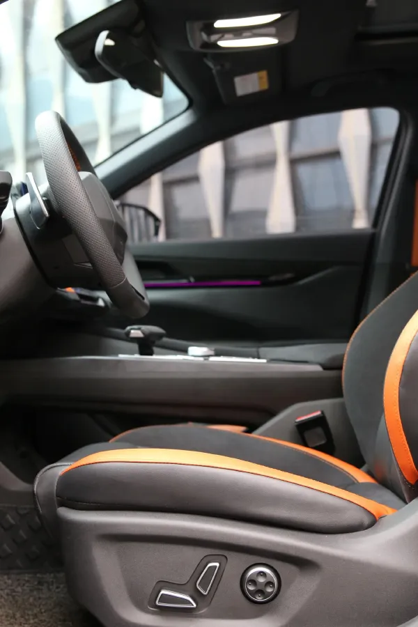 2023 ChangAn UNI-V 2.0T 233HP L4 8AT,autocango,china used car exporter,china ev exporter,chinese used car exporter,chinese used ev exporter