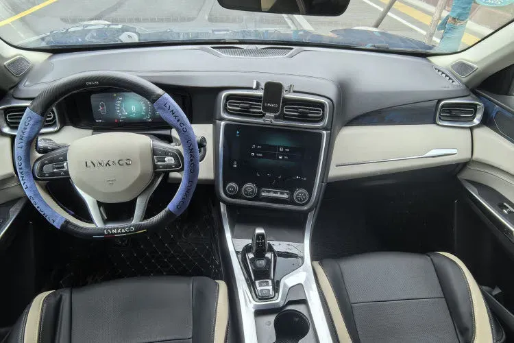 2021 LYNK&CO 01 2.0T 218HP L4 8AT,autocango,china used car exporter,china ev exporter,chinese used car exporter,chinese used ev exporter