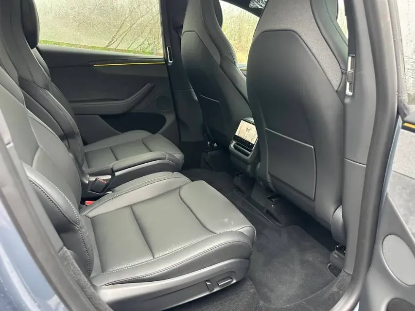 2025 Tesla Model Y BEV 78.4KWH,autocango,china used car exporter,china ev exporter,chinese used car exporter,chinese used ev exporter