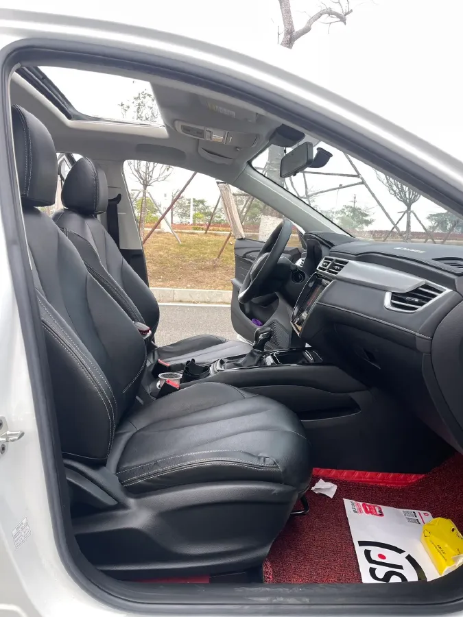 2020 Roewe i5 1.5L 120HP L4 CVT,autocango,china used car exporter,china ev exporter,chinese used car exporter,chinese used ev exporter