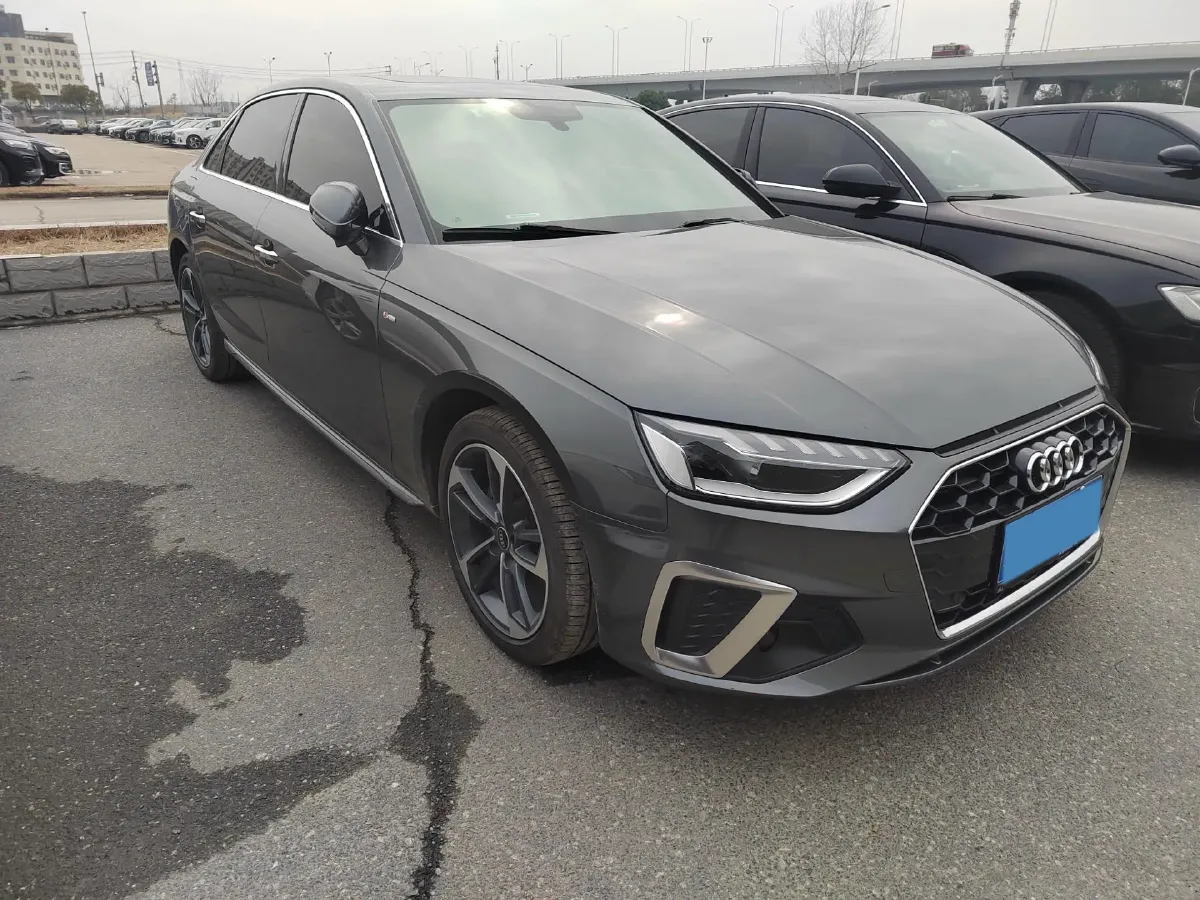 2022 Audi A4L 2.0T 190HP L4 7DCT,autocango,china used car exporter,china ev exporter,chinese used car exporter,chinese used ev exporter