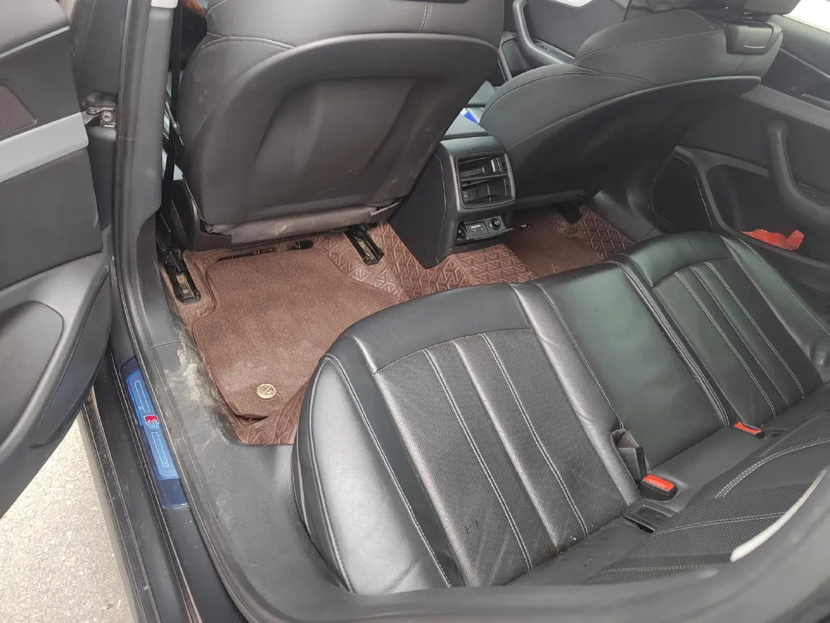 2022 Audi A4L 2.0T 190HP L4 7DCT,autocango,china used car exporter,china ev exporter,chinese used car exporter,chinese used ev exporter