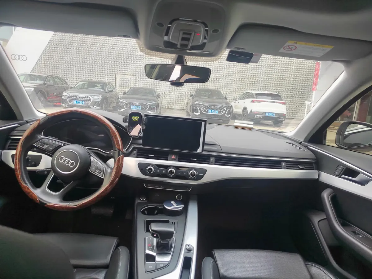 2022 Audi A4L 2.0T 190HP L4 7DCT,autocango,china used car exporter,china ev exporter,chinese used car exporter,chinese used ev exporter