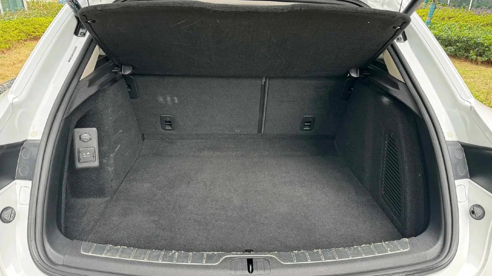 2022 Infiniti Q50L 2.0T 211HP L4 7AT,autocango,china used car exporter,china ev exporter,chinese used car exporter,chinese used ev exporter