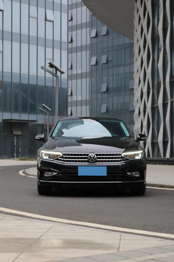 2023 Volkswagen Magotan 1.4T 150HP L4 7DCT,autocango,china used car exporter,china ev exporter,chinese used car exporter,chinese used ev exporter