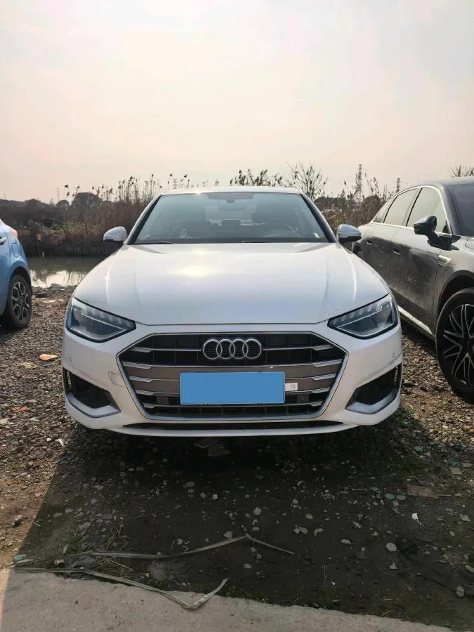 2022 Audi A4L 2.0T 190HP L4 7DCT,autocango,china used car exporter,china ev exporter,chinese used car exporter,chinese used ev exporter