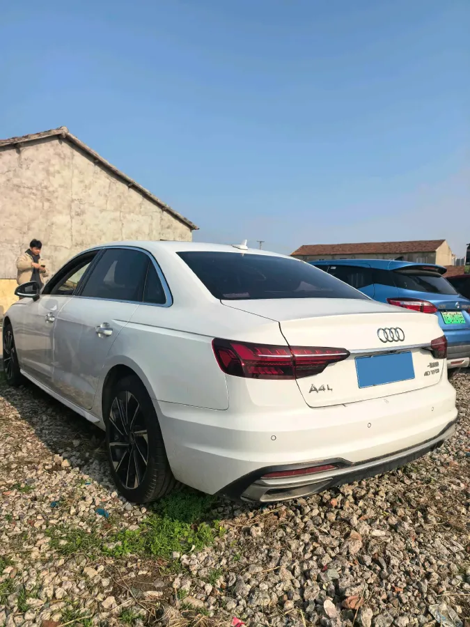 2022 Audi A4L 2.0T 190HP L4 7DCT,autocango,china used car exporter,china ev exporter,chinese used car exporter,chinese used ev exporter