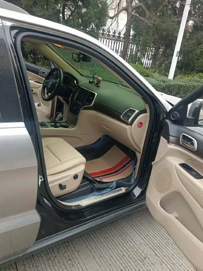 2017 Jeep Grand Cherokee 3.6L 286HP V6 8AT,autocango,china used car exporter,china ev exporter,chinese used car exporter,chinese used ev exporter