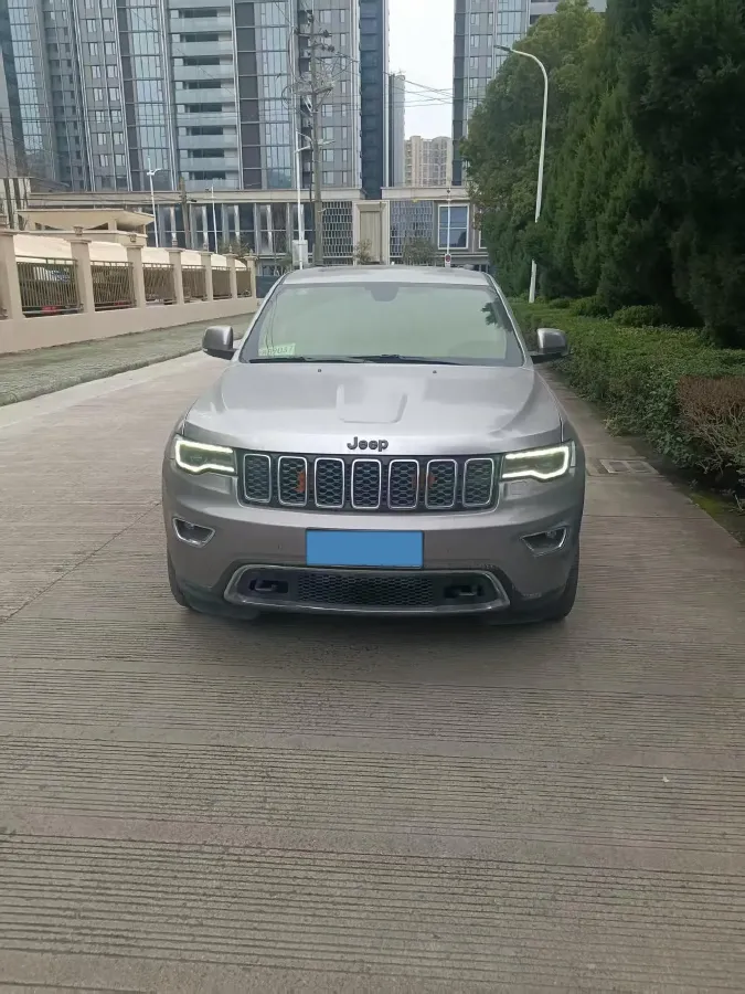 2017 Jeep Grand Cherokee 3.6L 286HP V6 8AT,autocango,china used car exporter,china ev exporter,chinese used car exporter,chinese used ev exporter