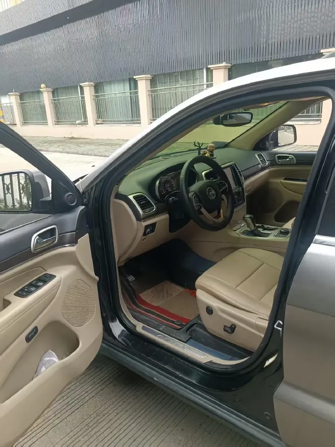 2017 Jeep Grand Cherokee 3.6L 286HP V6 8AT,autocango,china used car exporter,china ev exporter,chinese used car exporter,chinese used ev exporter