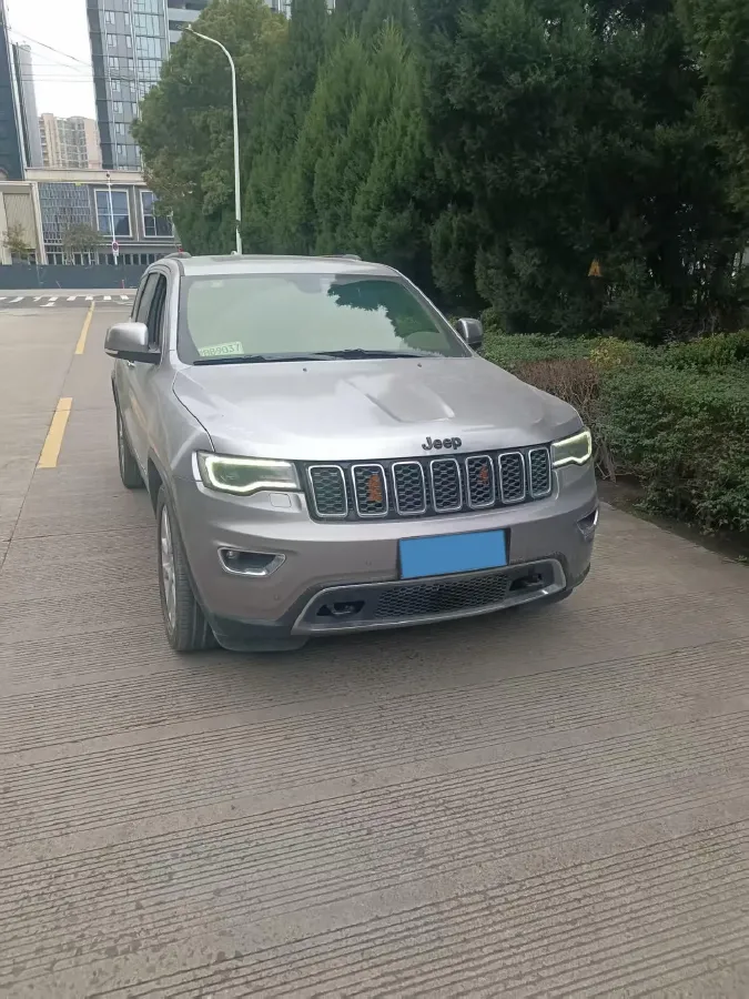 2017 Jeep Grand Cherokee 3.6L 286HP V6 8AT,autocango,china used car exporter,china ev exporter,chinese used car exporter,chinese used ev exporter