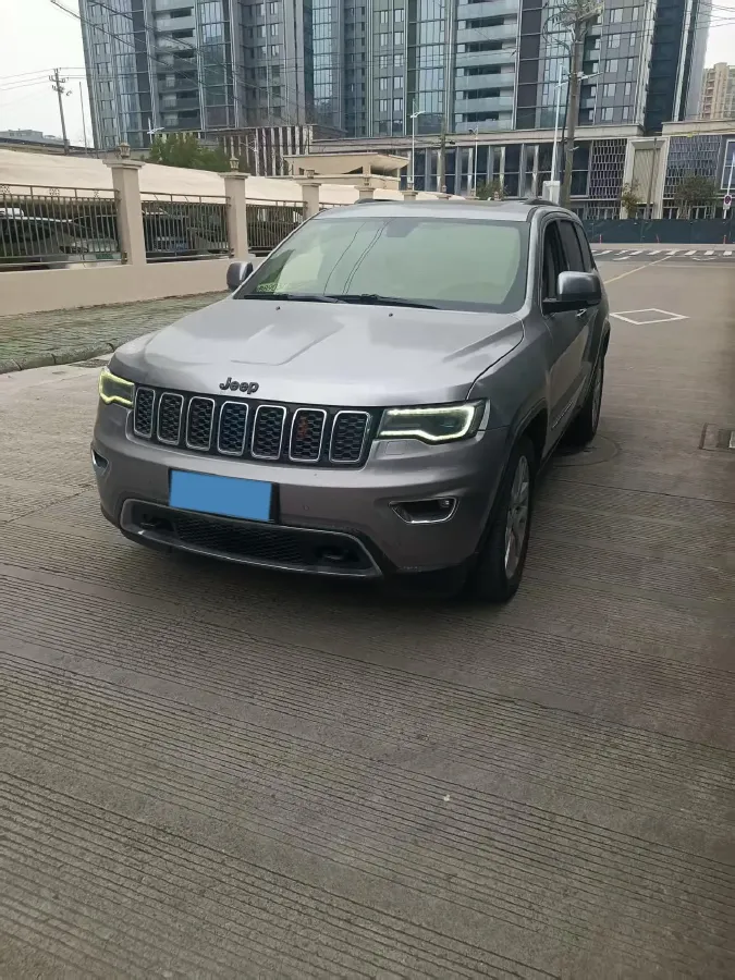2017 Jeep Grand Cherokee 3.6L 286HP V6 8AT,autocango,china used car exporter,china ev exporter,chinese used car exporter,chinese used ev exporter