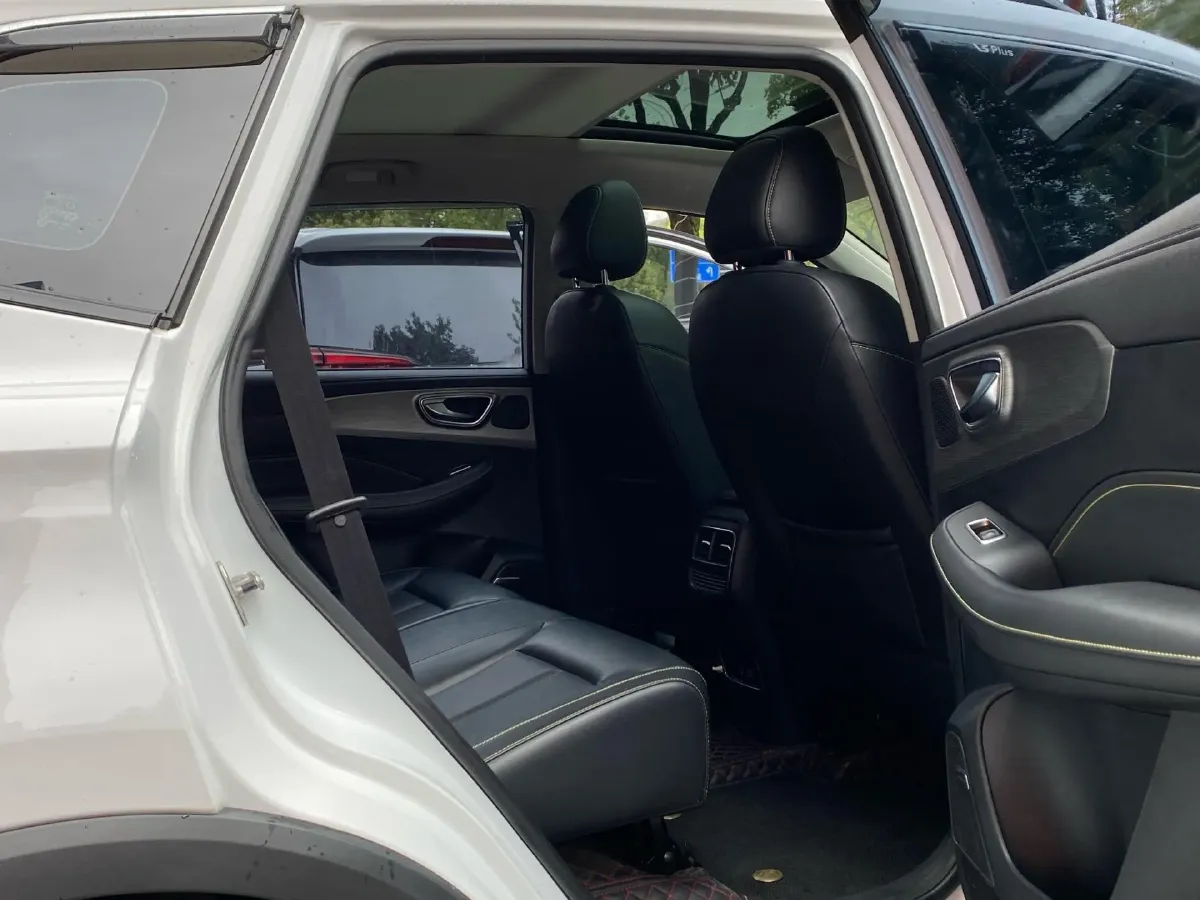 2020 Roewe i6 1.5T 169HP L4 7DCT,autocango,china used car exporter,china ev exporter,chinese used car exporter,chinese used ev exporter