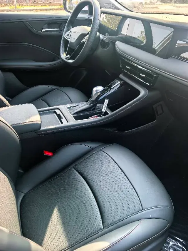 2026 Roewe i5 1.5L 129HP L4 CVT,autocango,china used car exporter,china ev exporter,chinese used car exporter,chinese used ev exporter