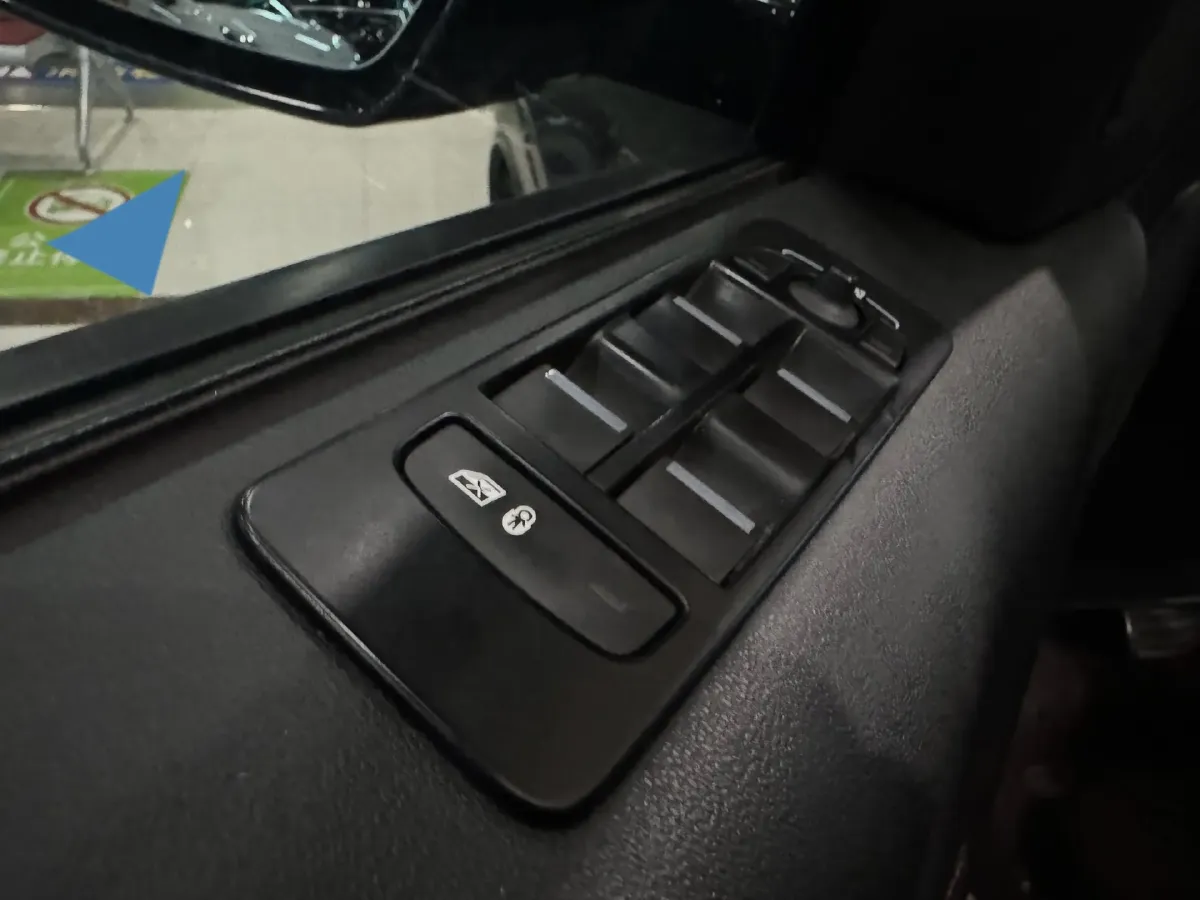 2021 Land Rover Discovery Sport 2.0T 249HP L4 9AT,autocango,china used car exporter,china ev exporter,chinese used car exporter,chinese used ev exporter