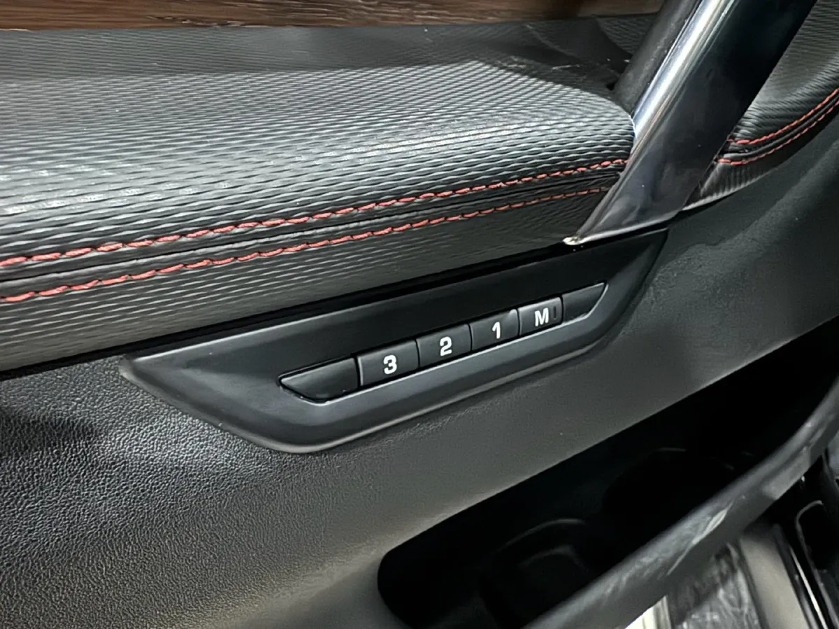 2021 Land Rover Discovery Sport 2.0T 249HP L4 9AT,autocango,china used car exporter,china ev exporter,chinese used car exporter,chinese used ev exporter