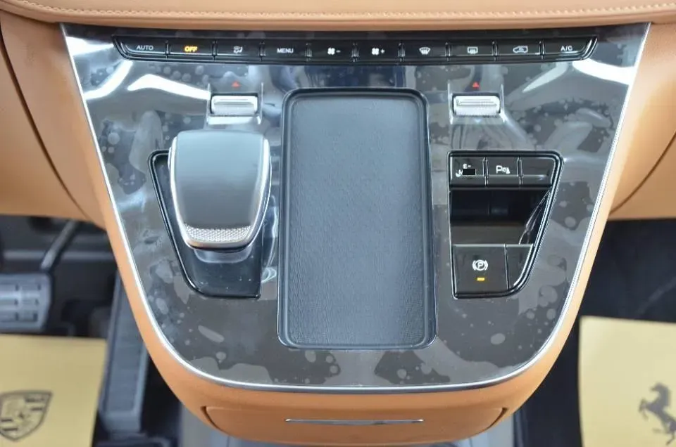 2024 HongQi HQ9 2.0T 163HP L4 1DHT PHEV 20.14KWH,autocango,china used car exporter,china ev exporter,chinese used car exporter,chinese used ev exporter