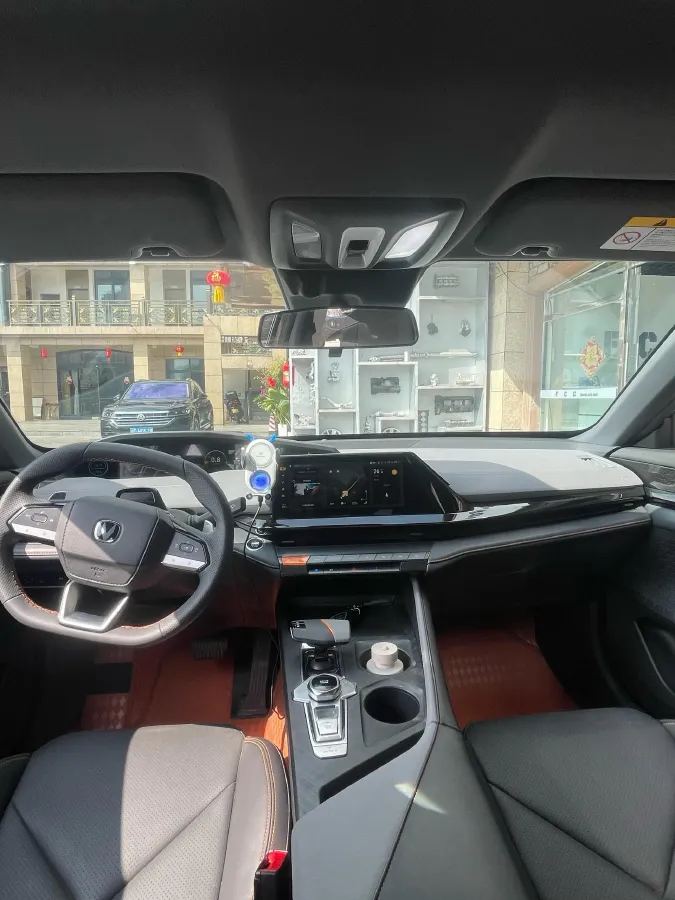 2022 ChangAn UNI-V 1.5T 188HP L4 7DCT,autocango,china used car exporter,china ev exporter,chinese used car exporter,chinese used ev exporter