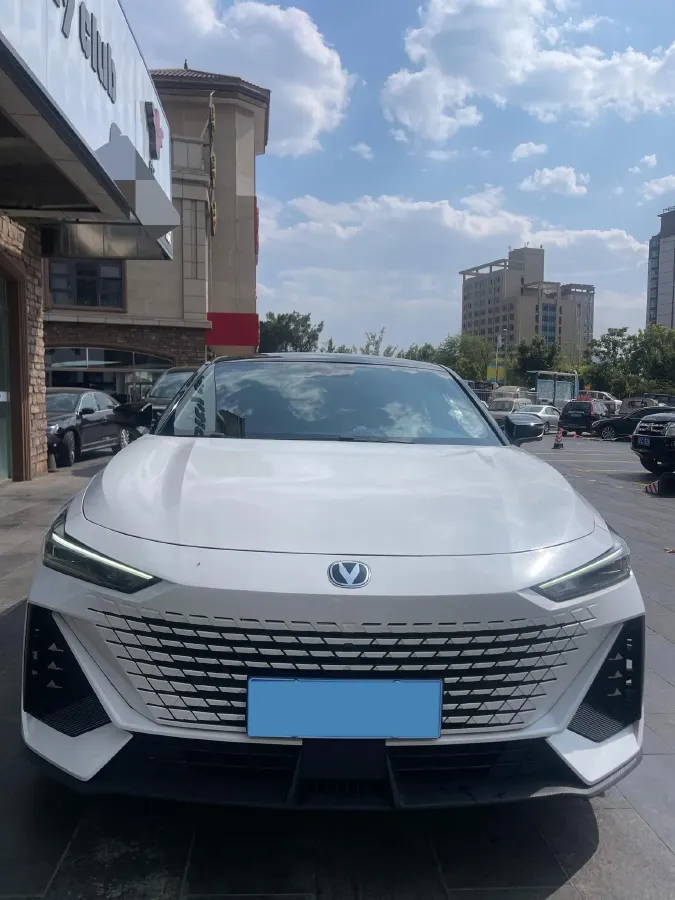2022 ChangAn UNI-V 1.5T 188HP L4 7DCT,autocango,china used car exporter,china ev exporter,chinese used car exporter,chinese used ev exporter