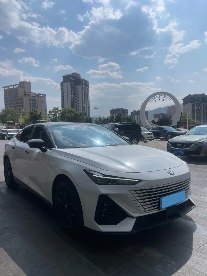 2022 ChangAn UNI-V 1.5T 188HP L4 7DCT,autocango,china used car exporter,china ev exporter,chinese used car exporter,chinese used ev exporter